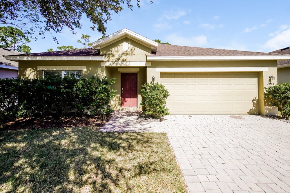7211 Wakeview Dr in Davenport, FL - Building Photo