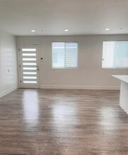 10928 Hartsook St in North Hollywood, CA - Building Photo - Building Photo