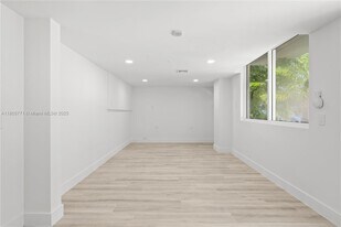600 NE 27th St, Unit 103 in Miami, FL - Building Photo