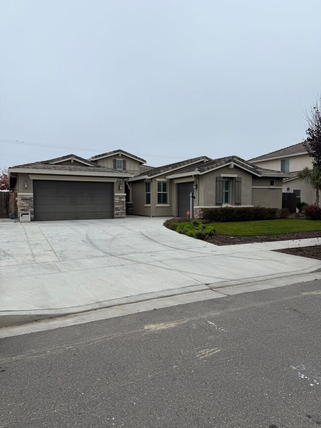 1082 W Quail Rock Way