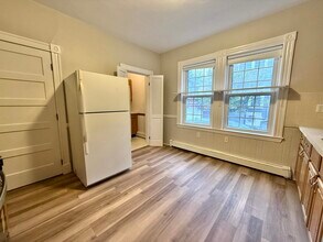 89 Grove St in Belmont, MA - Building Photo - Building Photo