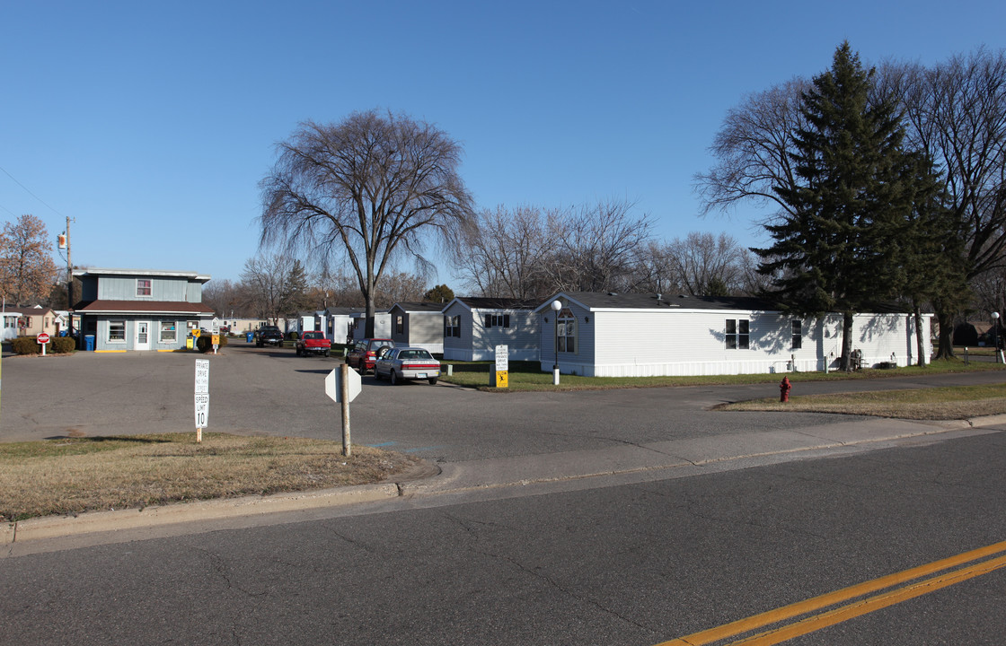 Cloverleaf in St. Cloud, MN - Foto de edificio