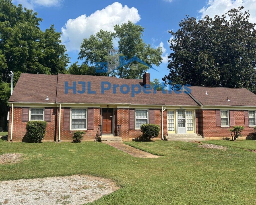 131 McGavock Pk in Nashville, TN - Building Photo