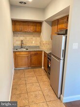 400-18 W Walnut Ln in Philadelphia, PA - Building Photo - Building Photo