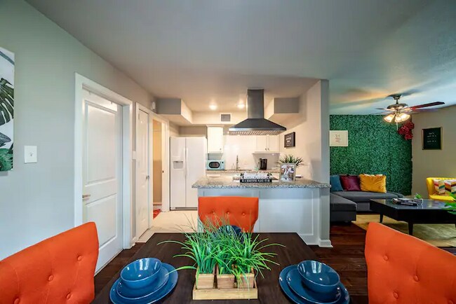 9130 Vogue Ln, Unit A in Houston, TX - Foto de edificio - Building Photo