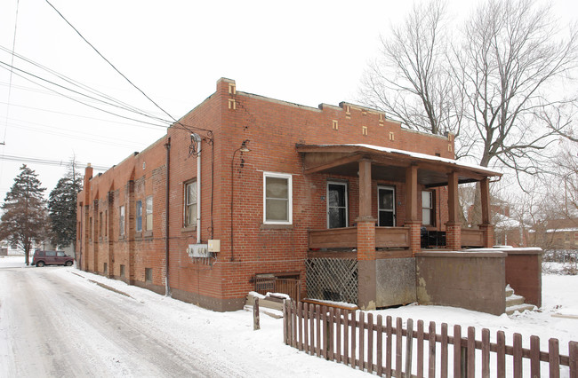 228-230 S Highland Ave in Columbus, OH - Foto de edificio - Building Photo