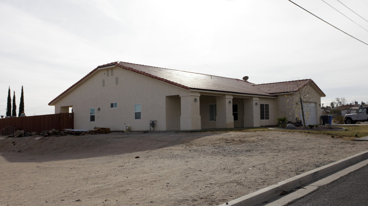 1131 Luna Dr in Barstow, CA - Foto de edificio