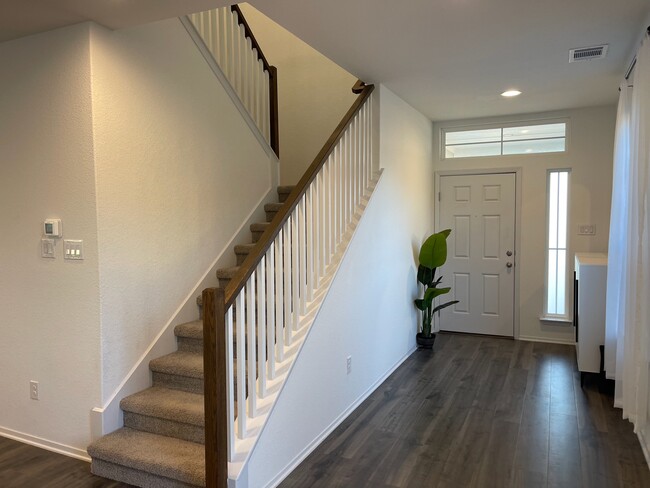 5713 Respinto Dr in Austin, TX - Building Photo - Building Photo