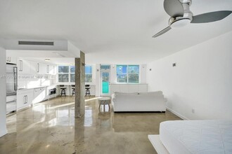 301 Ocean Dr in Miami Beach, FL - Building Photo - Building Photo