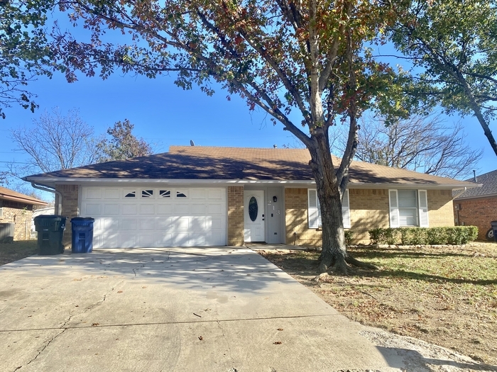 213 David Dr in Sanger, TX - Building Photo