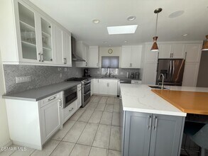 23400 Collins St in Los Angeles, CA - Building Photo - Building Photo