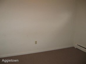 609 W 14th St in Junction City, KS - Building Photo - Building Photo