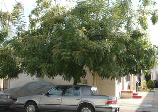 1130 Mariposa Ave in Los Angeles, CA - Building Photo - Building Photo