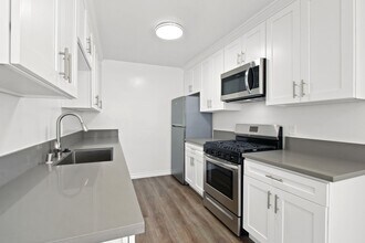 918 11th St in Santa Monica, CA - Building Photo - Building Photo