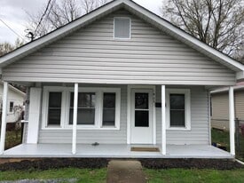 1406 E Fairview Ave in Johnson City, TN - Building Photo