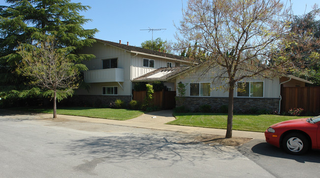 487 Tyndall St in Los Altos, CA - Building Photo - Building Photo