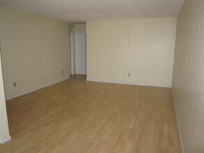 10855 Camino Ruiz, Unit #44 in San Diego, CA - Foto de edificio - Building Photo