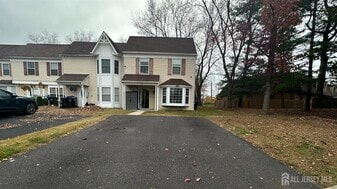 8 Cosgrove Ct in East Brunswick, NJ - Building Photo