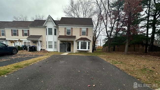 property at 8 Cosgrove Ct