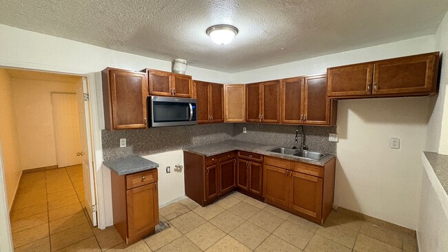 2169 Sunrise Ln E in San Bernardino, CA - Building Photo - Building Photo