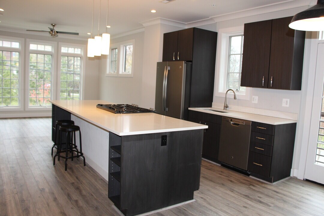 904 N Buchanan Ct in Arlington, VA - Building Photo