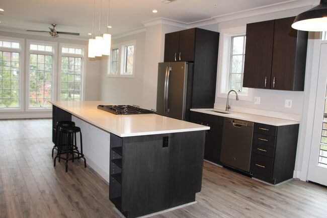 property at 904 N Buchanan Ct