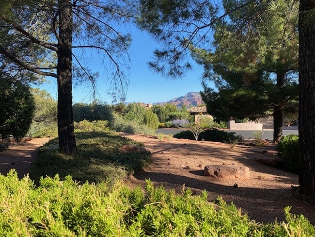 115 Linda Vista in Sedona, AZ - Building Photo - Building Photo