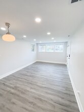 5735 W Addison St-Unit -1 in Chicago, IL - Building Photo - Building Photo