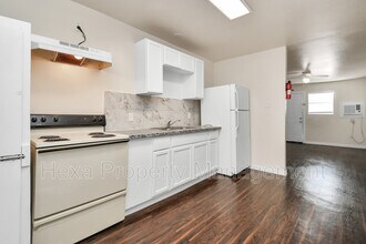 4205 Phlox St in Houston, TX - Building Photo - Building Photo