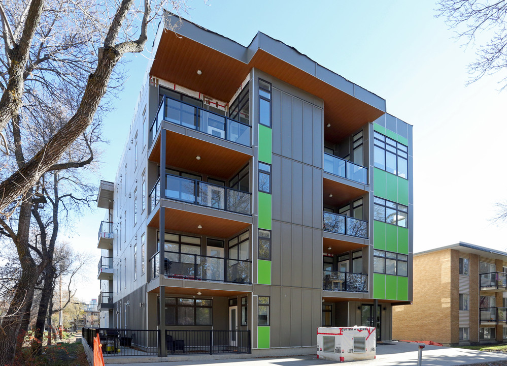 Oliver Park Condos in Edmonton, AB - Building Photo