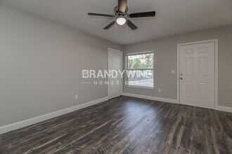 1423 N Tremain St in Mount Dora, FL - Foto de edificio - Building Photo