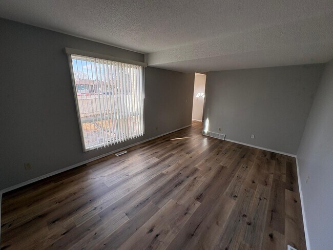 64 Whitnel Ct NE in Calgary, AB - Building Photo - Building Photo