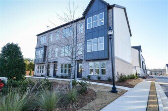 2316 Mockernut Trl in Smyrna, GA - Building Photo - Building Photo