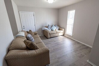 319 West Blvd N in Columbia, MO - Foto de edificio - Building Photo