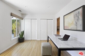 733 Westmount Dr in West Hollywood, CA - Building Photo - Building Photo