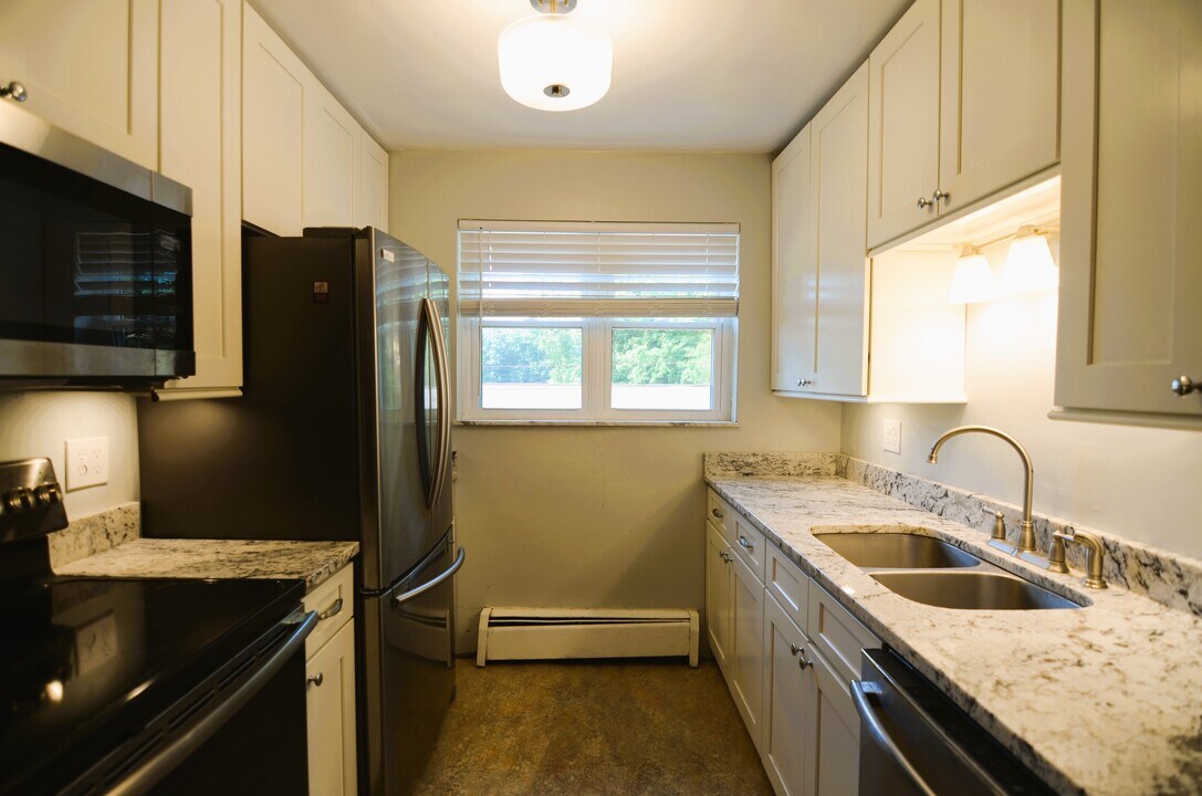 5850 Robison Rd, Unit 3 in Cincinnati, OH - Building Photo