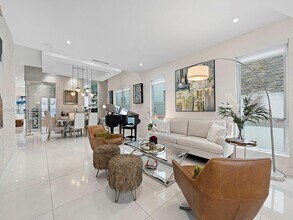 8271 NW 34th St in Doral, FL - Building Photo - Building Photo