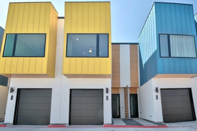 2108 Tillery St in Austin, TX - Building Photo - Building Photo