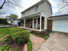 2145 Lakeshire Dr in West Bloomfield Township, MI - Building Photo