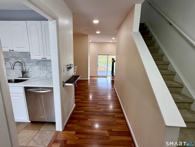 9 Watch Hill Cir in Cromwell, CT - Building Photo - Building Photo