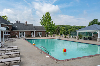 Hawthorn Club Apartments in Aurora, OH - Foto de edificio - Building Photo