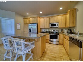 111 Coho Ter in Rainier, OR - Building Photo