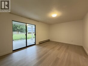 9580 Blundell Rd in Richmond, BC - Building Photo - Building Photo