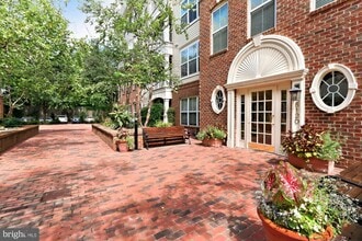 5120 Donovan Dr in Alexandria, VA - Building Photo - Building Photo