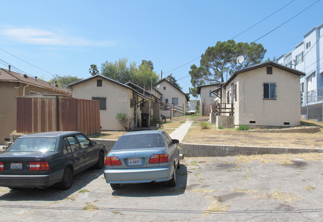 2722 Auburn St in Los Angeles, CA - Building Photo