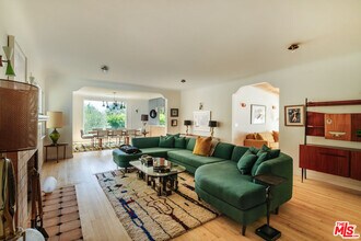 2443 N Vermont Ave in Los Angeles, CA - Building Photo - Building Photo