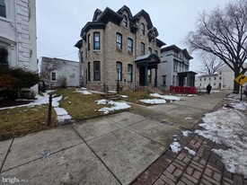 907 DeKalb St in Norristown, PA - Building Photo