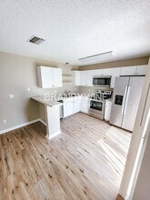 323 Summer Sails Dr in Valrico, FL - Building Photo - Building Photo