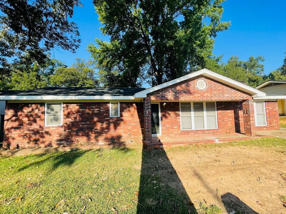 1900 Green Acres Rd in Jacksonville, AR - Building Photo