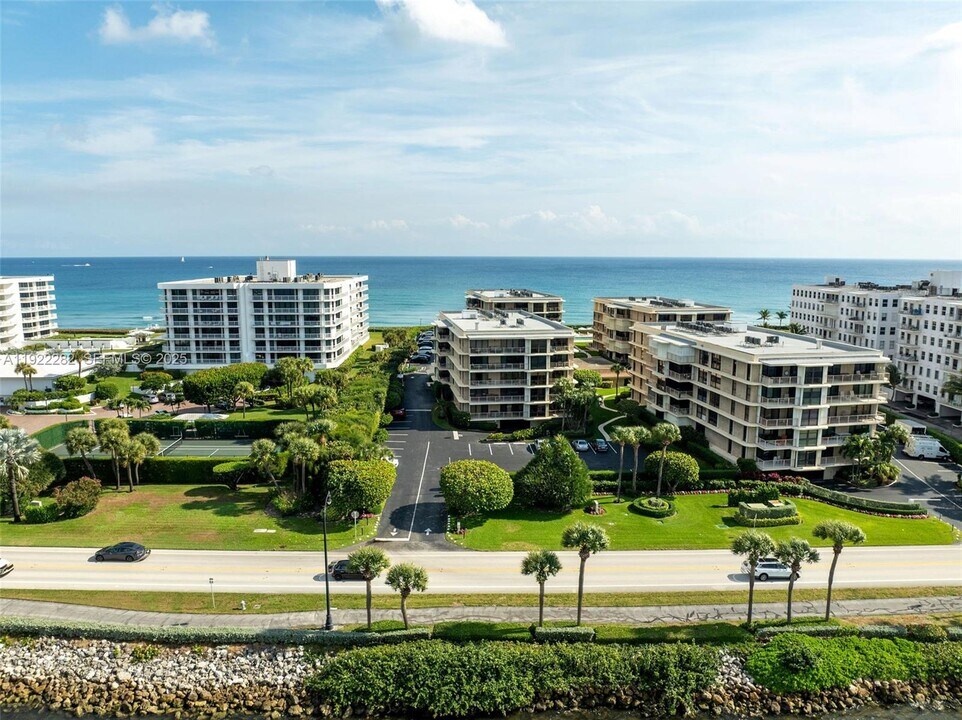 3200 S Ocean Blvd in Palm Beach, FL - Building Photo